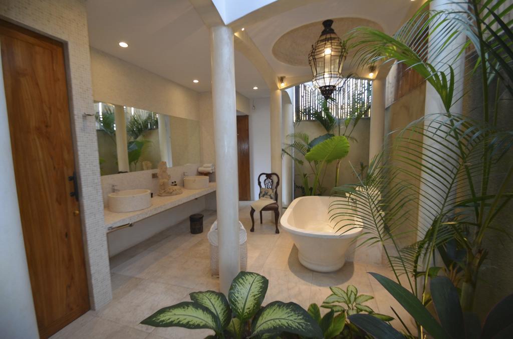 Elegant Villa Casabianca - Tropical Pool & Garden, Near Potato Head Beach Club! Seminyak Rom bilde